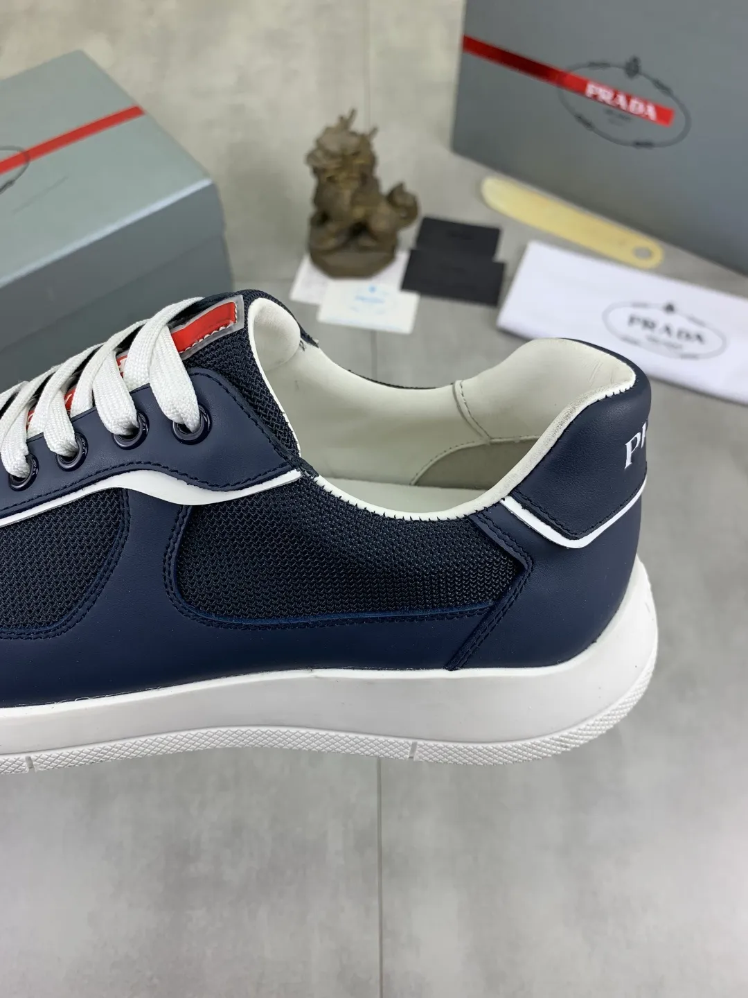 Men's men's shoes💰P600💰【New style】Top quality, classic popular models on the official website, timeless for a century,🆘 The trendy brand (Prada) mainly promotes popular models, avant-garde and versatile fashionable men's shoes, private version molding, cowhide surface splicing 1:1 oil edge processing... fashionable and simple, original imported cowhide interior cowhide feet; the atmosphere and personality are more fashionable, eye-catching and pursuing class. It will subvert old ideas and be a must-have for fashionistas who want to spend time with you! Must keep it! High-end comfort, high-end quality workmanship. Size: 38-44 4️⃣ colors available. full package